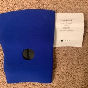 ProCare Clinic Knee Sleeve Open Patella- Women’s - Medium.